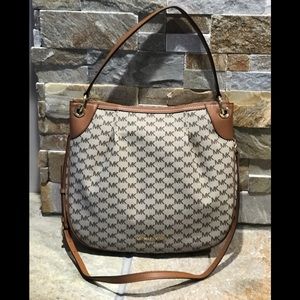 NWT Michael Kors “jet set” logo shoulder bag